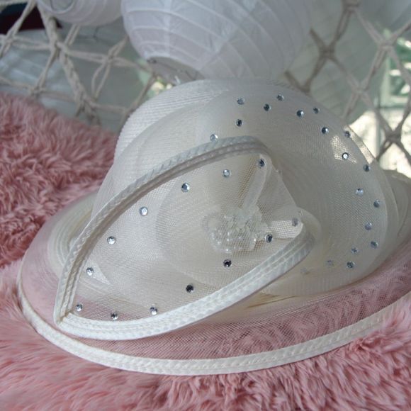 Vintage white woven mesh hat with crystal decorations and bow with accents - Picture 13 of 15